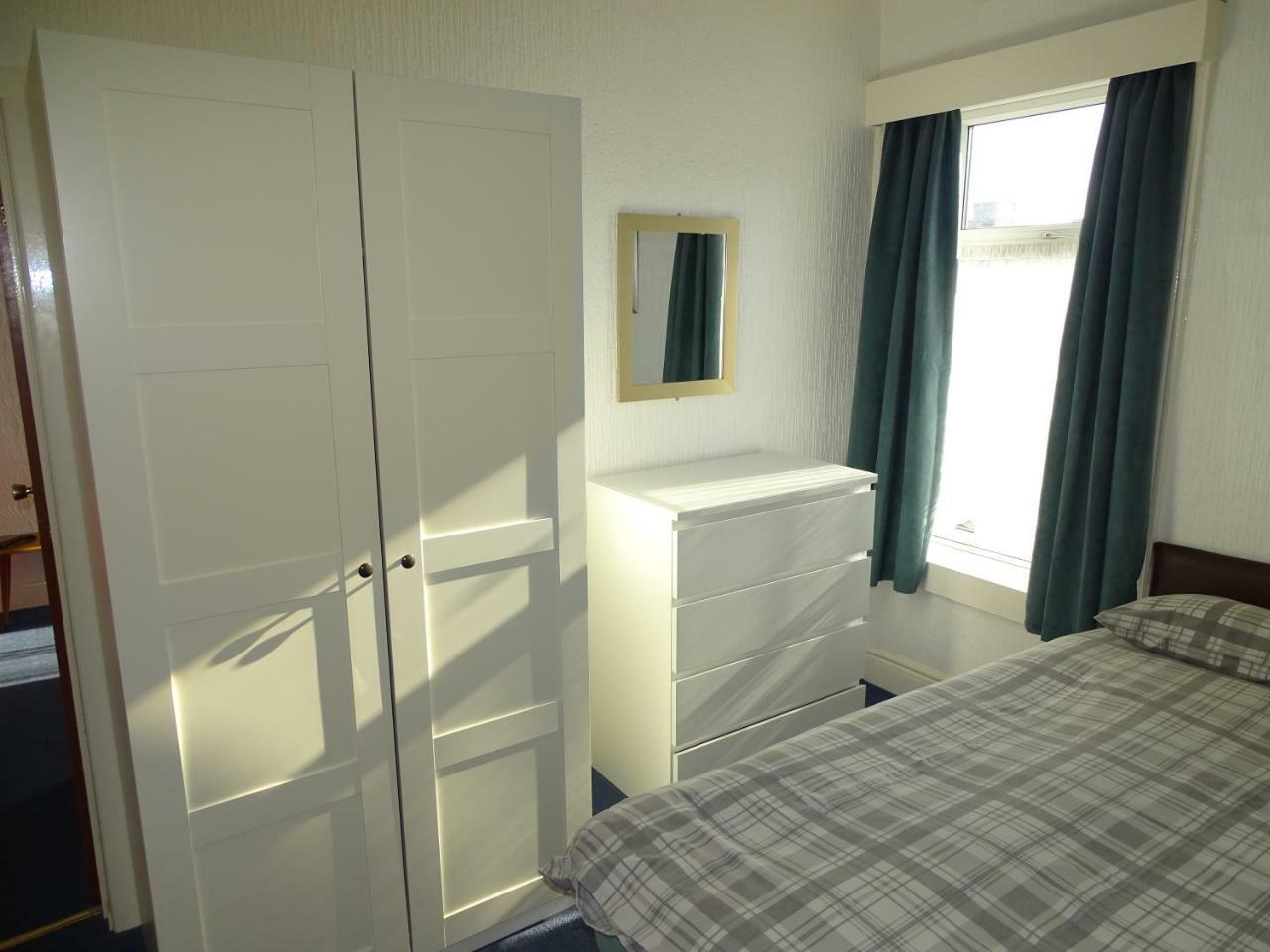 Beeton Villas Holiday Apartments Blackpool Exterior photo
