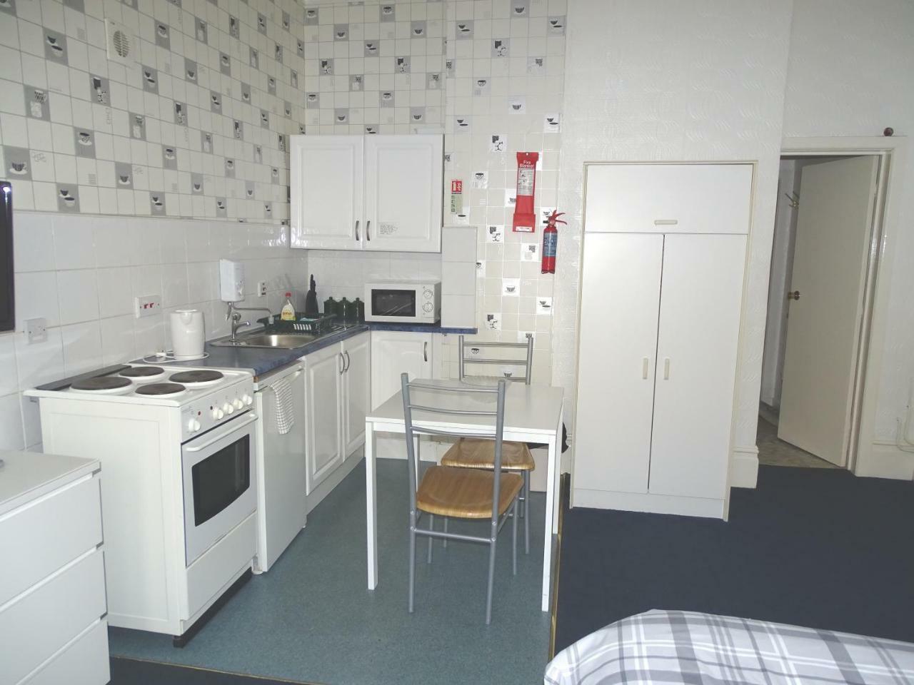 Beeton Villas Holiday Apartments Blackpool Exterior photo